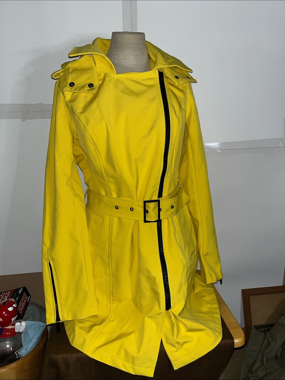 🌹NWT water resistant jacket asymmetrical zipper bright yellow hood